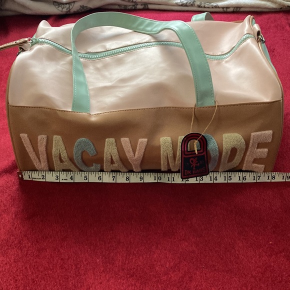 DK Bags NWT Vacay Mode Shoulder Overnight Duffle Adjustable Crossbody Strap - Picture 14 of 17